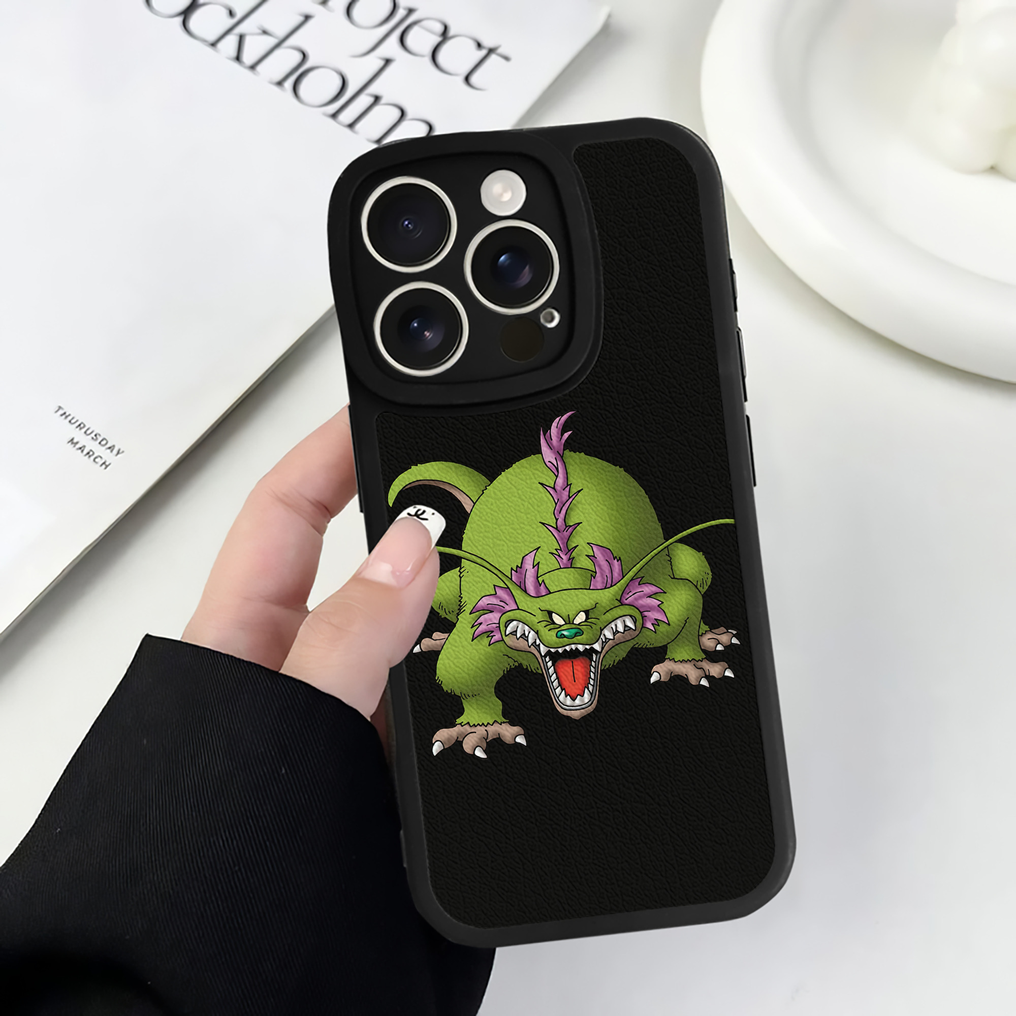 （画像用） ドラゴンクエスト Doragon Kuesuto Dragon Quest 【iPhone 16シリーズ対応】シリコンスマホケース（レザー調） 材質：シリコン